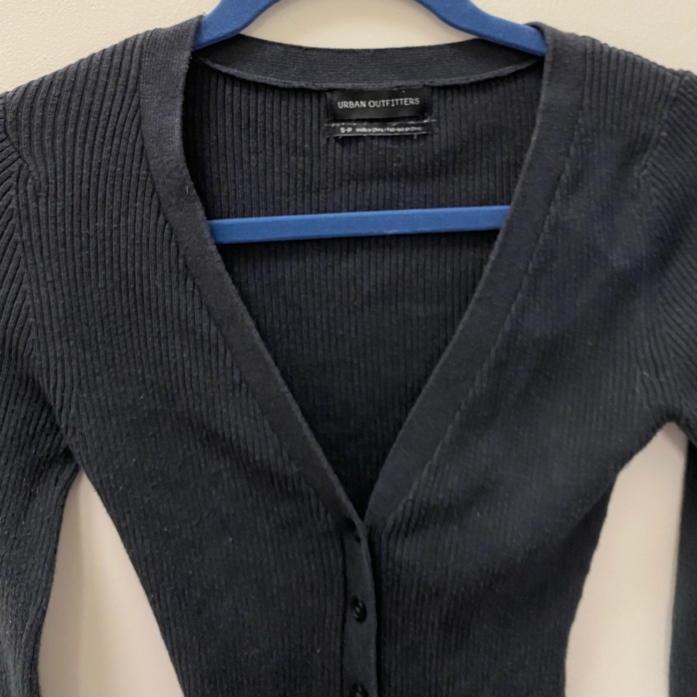 urban outfitters black cropped rib cardigan